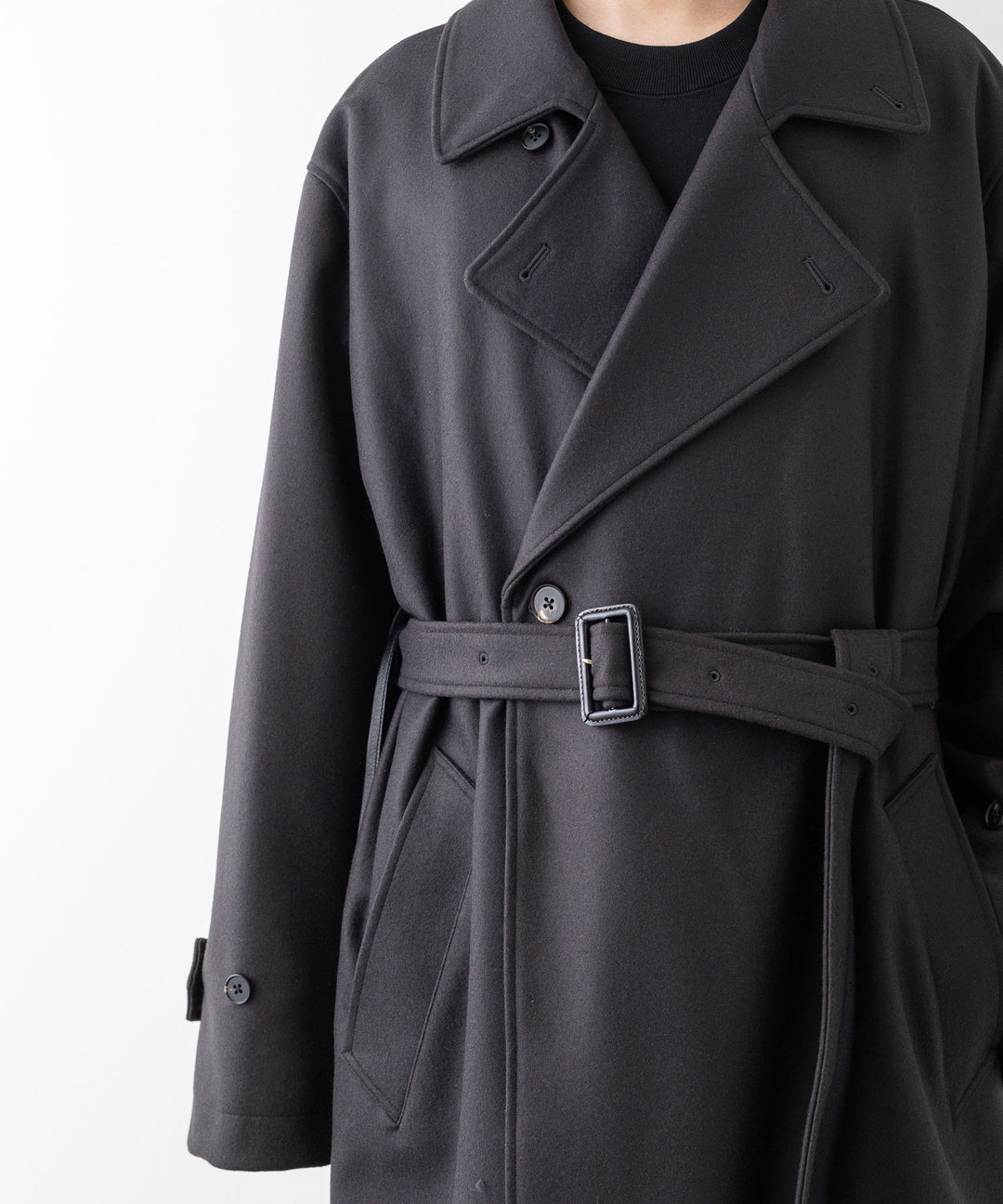 stein(シュタイン)の23AWコレクションOVERESIZED DOUBLE BREASTED COATのDARK CHARCOAL