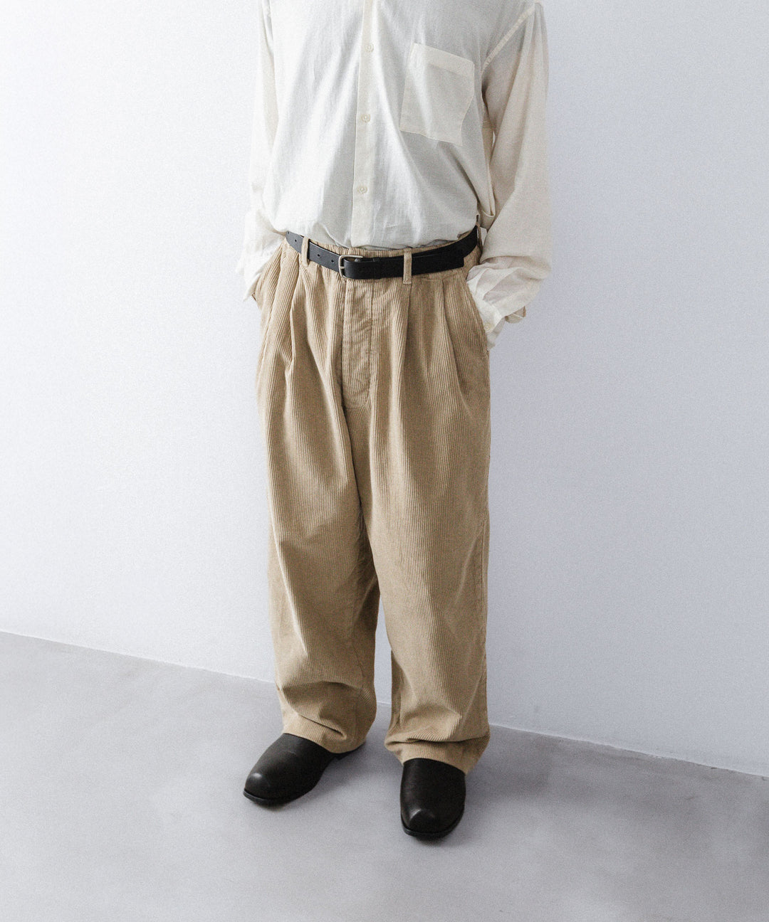 【concause】 CORDUROY WIDE TAPERED SLACKS - BEIGE