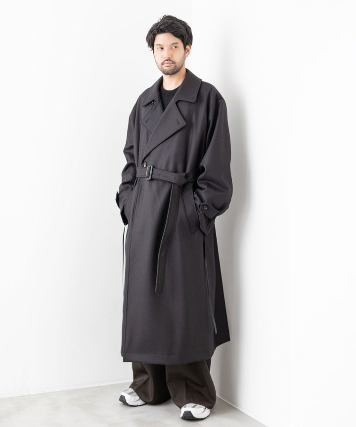 stein(シュタイン)の23AWコレクションOVERESIZED DOUBLE BREASTED COATのDARK CHARCOAL