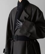 画像をギャラリービューアに読み込む, ssstein(シュタイン)の24AWコレクション DOUBLE LAPELED DOUBLE BREASTED COAT - GREY KHAKI × BLACK 公式通販サイトsession福岡セレクトショップ
