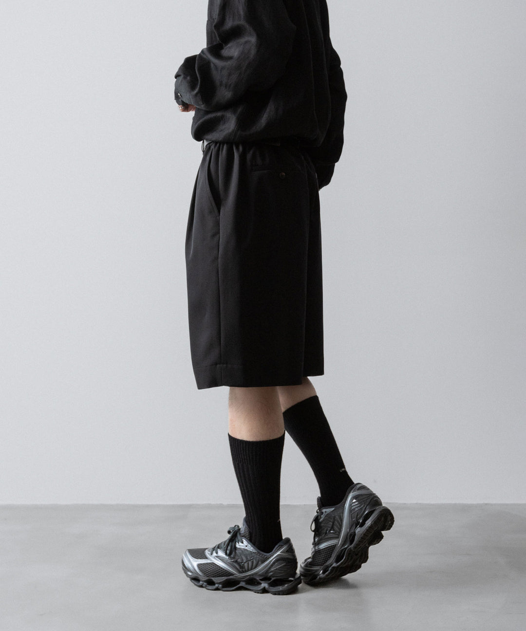 ssstein(シュタイン)の WIDE EASY SHORT TROUSERS(2/90 WOOL GABARDINE) - BLACKの公式通販サイトsession福岡セレクトショップ