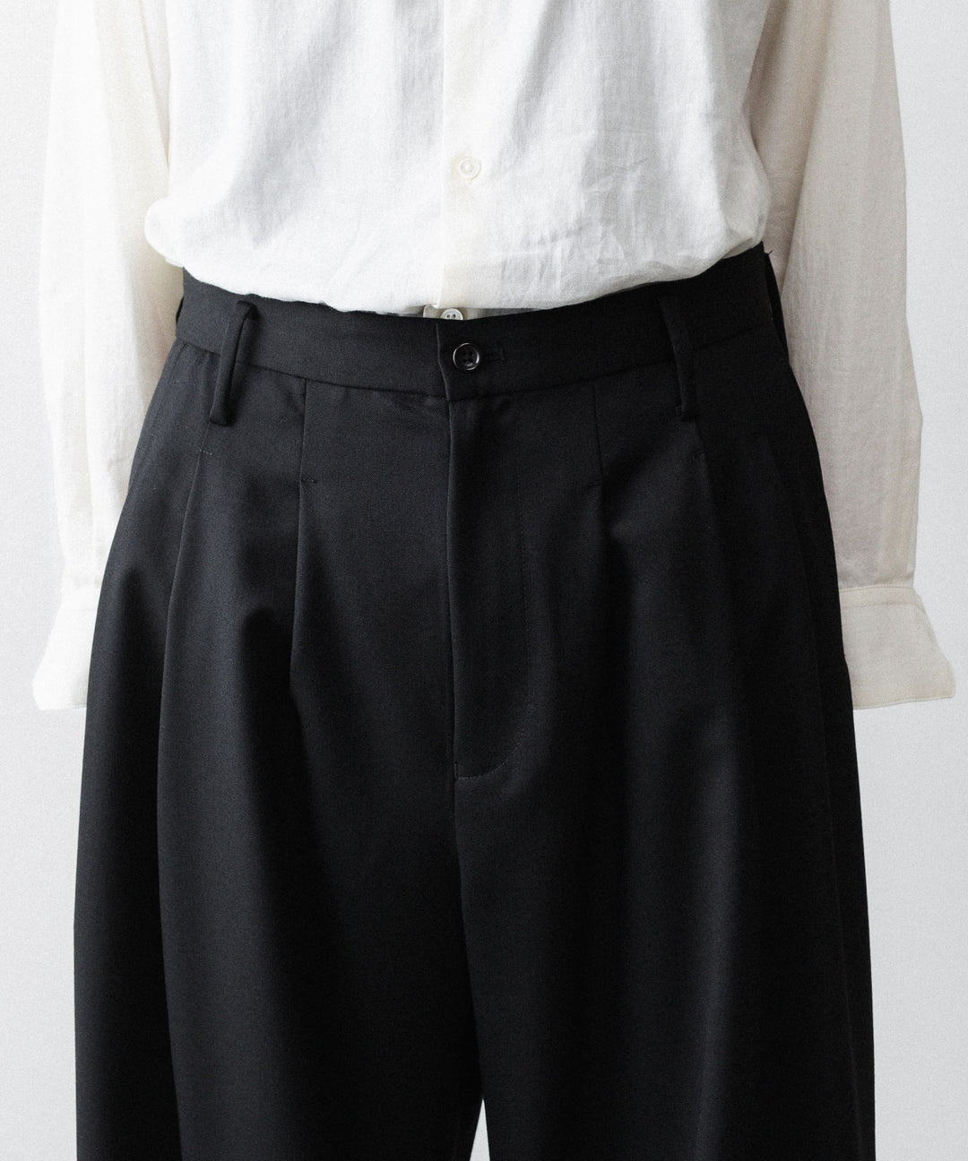 nakedgauge(ネイキッドゲージ)のWOOL GABARDINE 3PLEAT WIDE SLACKS - BLACKの公式通販サイトsession福岡セレクトショップ