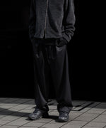 画像をギャラリービューアに読み込む, ATTACHMENT アタッチメントのT/W/SI STRETCH GABARDINE 1TUCK EASY TROUSERS - BLACKの公式通販サイトsession福岡セレクトショップ
