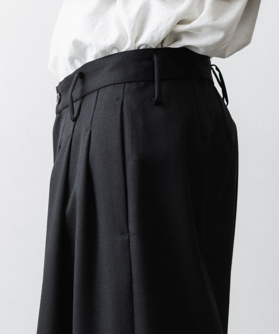 nakedgauge(ネイキッドゲージ)のWOOL GABARDINE 3PLEAT WIDE SLACKS - BLACKの公式通販サイトsession福岡セレクトショップ