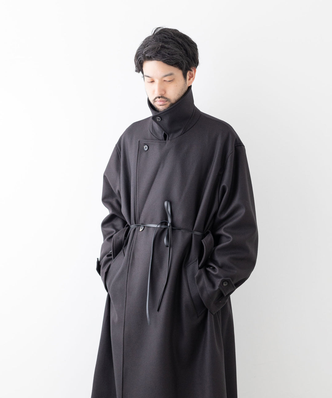 stein(シュタイン)の23AWコレクションOVERESIZED DOUBLE BREASTED COATのDARK CHARCOAL