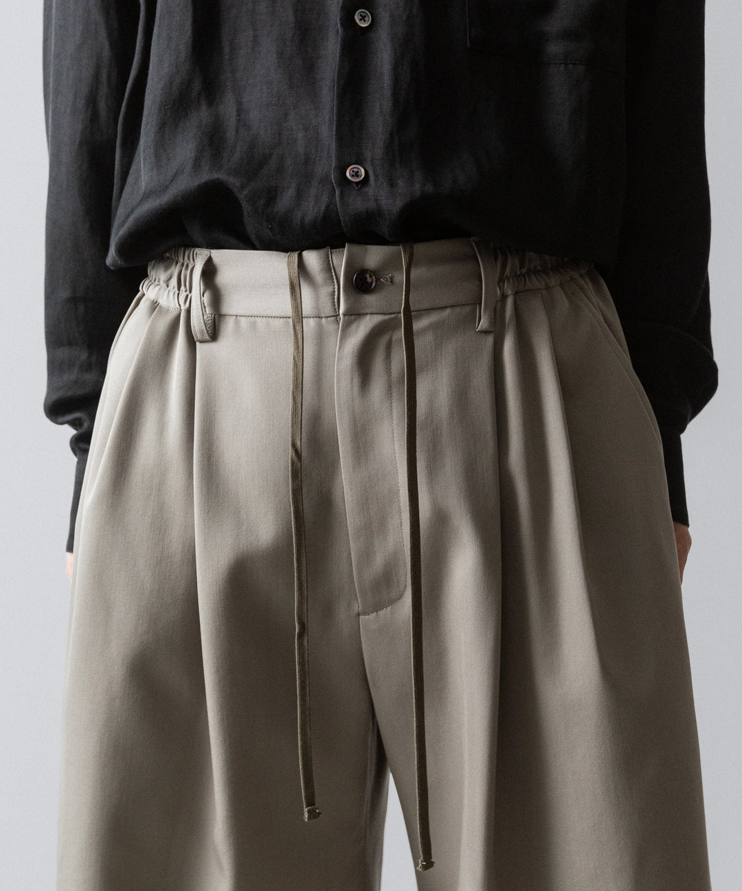 ssstein(シュタイン)の WIDE EASY SHORT TROUSERS(2/90 WOOL GABARDINE) - TAUPE BEIGEの公式通販サイトsession福岡セレクトショップ