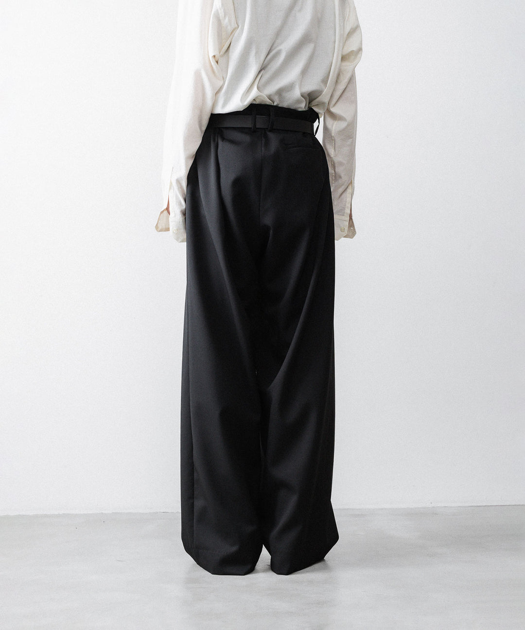 nakedgauge(ネイキッドゲージ)のWOOL GABARDINE 3PLEAT WIDE SLACKS - BLACKの公式通販サイトsession福岡セレクトショップ