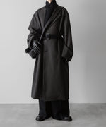 画像をギャラリービューアに読み込む, ssstein(シュタイン)の24AWコレクション DOUBLE LAPELED DOUBLE BREASTED COAT - GREY KHAKI × BLACK 公式通販サイトsession福岡セレクトショップ
