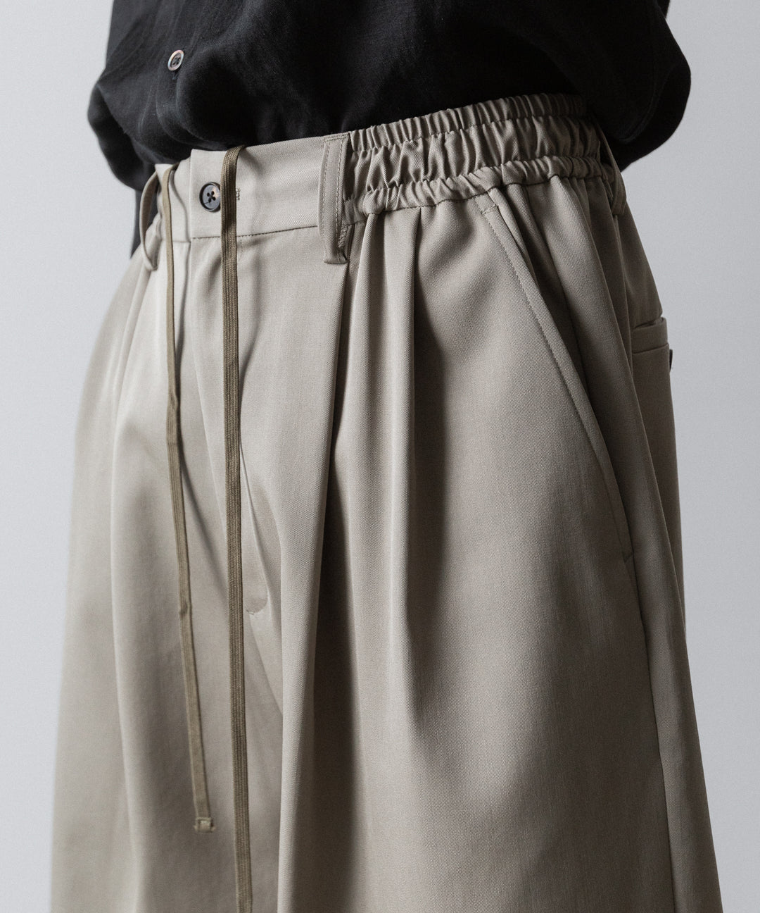ssstein(シュタイン)の WIDE EASY SHORT TROUSERS(2/90 WOOL GABARDINE) - TAUPE BEIGEの公式通販サイトsession福岡セレクトショップ