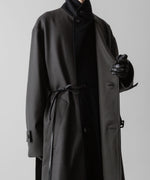 画像をギャラリービューアに読み込む, ssstein(シュタイン)の24AWコレクション DOUBLE LAPELED DOUBLE BREASTED COAT - GREY KHAKI × BLACK 公式通販サイトsession福岡セレクトショップ
