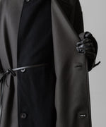 画像をギャラリービューアに読み込む, ssstein(シュタイン)の24AWコレクション DOUBLE LAPELED DOUBLE BREASTED COAT - GREY KHAKI × BLACK 公式通販サイトsession福岡セレクトショップ
