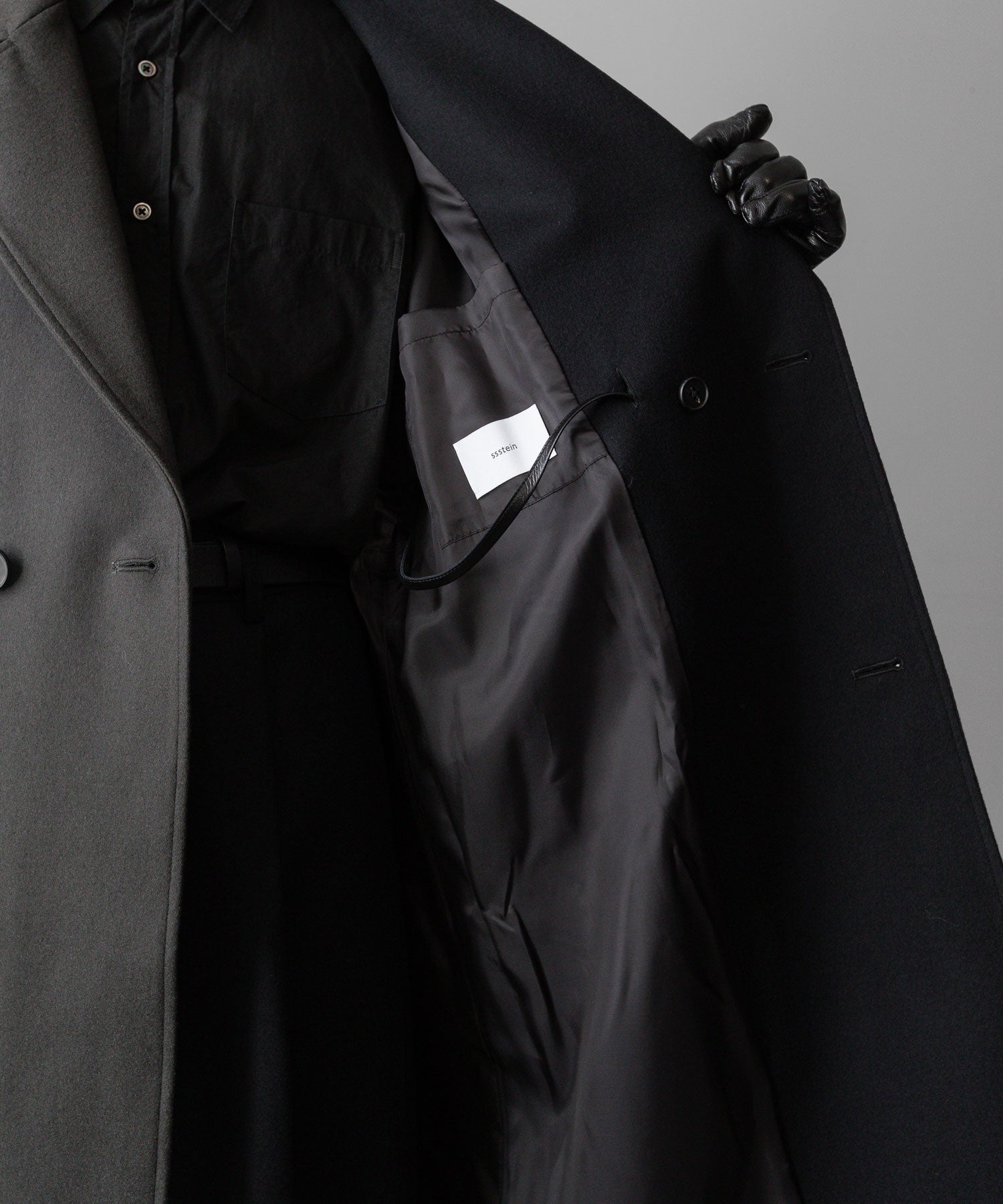 ssstein(シュタイン)の24AWコレクション DOUBLE LAPELED DOUBLE BREASTED COAT - GREY KHAKI × BLACK 公式通販サイトsession福岡セレクトショップ