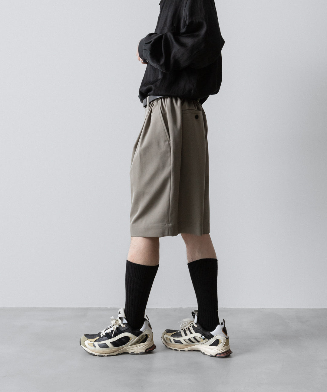 ssstein(シュタイン)の WIDE EASY SHORT TROUSERS(2/90 WOOL GABARDINE) - TAUPE BEIGEの公式通販サイトsession福岡セレクトショップ