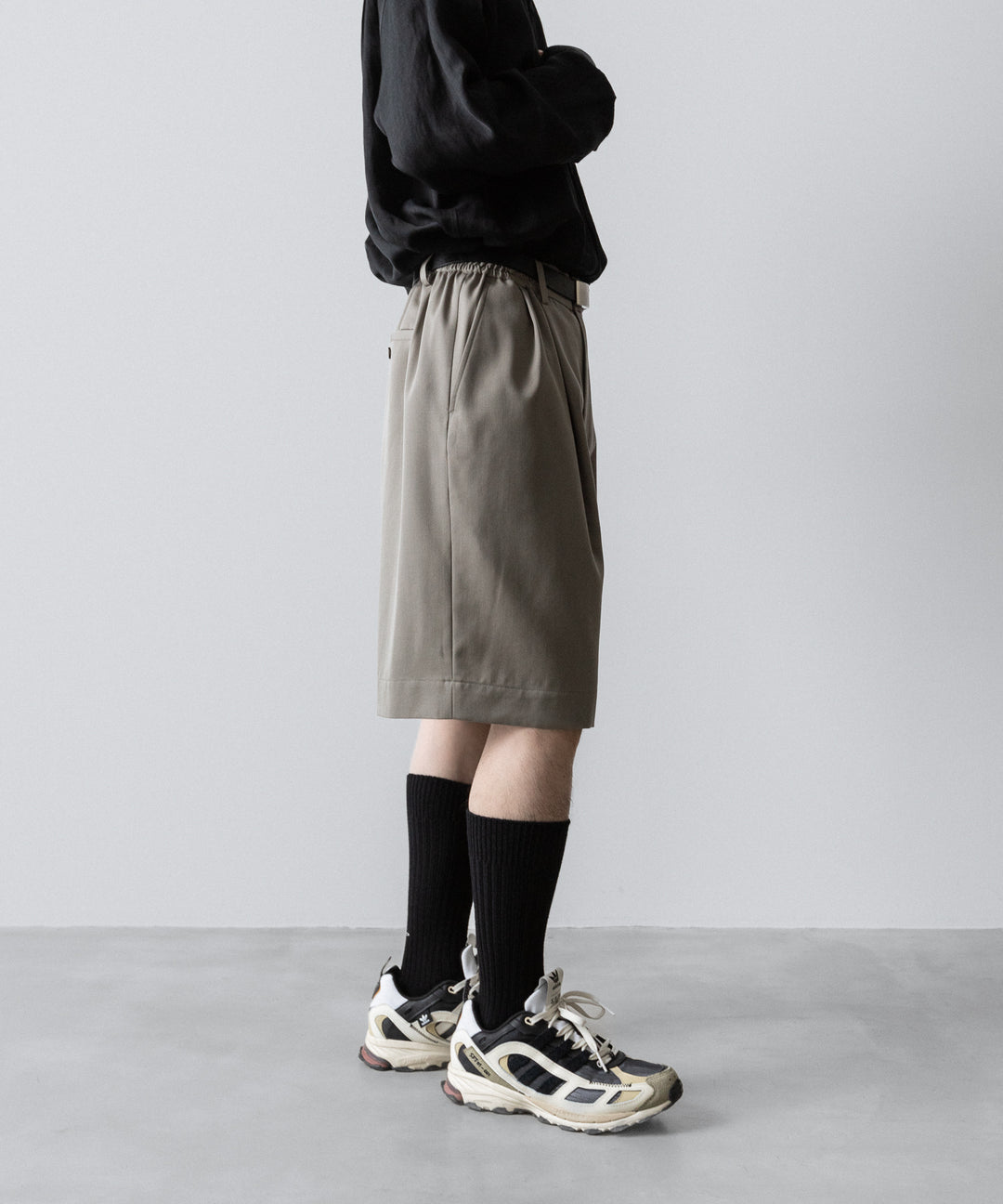 ssstein(シュタイン)の WIDE EASY SHORT TROUSERS(2/90 WOOL GABARDINE) - TAUPE BEIGEの公式通販サイトsession福岡セレクトショップ
