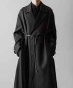 画像をギャラリービューアに読み込む, ssstein(シュタイン)の24AWコレクション DOUBLE LAPELED DOUBLE BREASTED COAT - GREY KHAKI × BLACK 公式通販サイトsession福岡セレクトショップ
