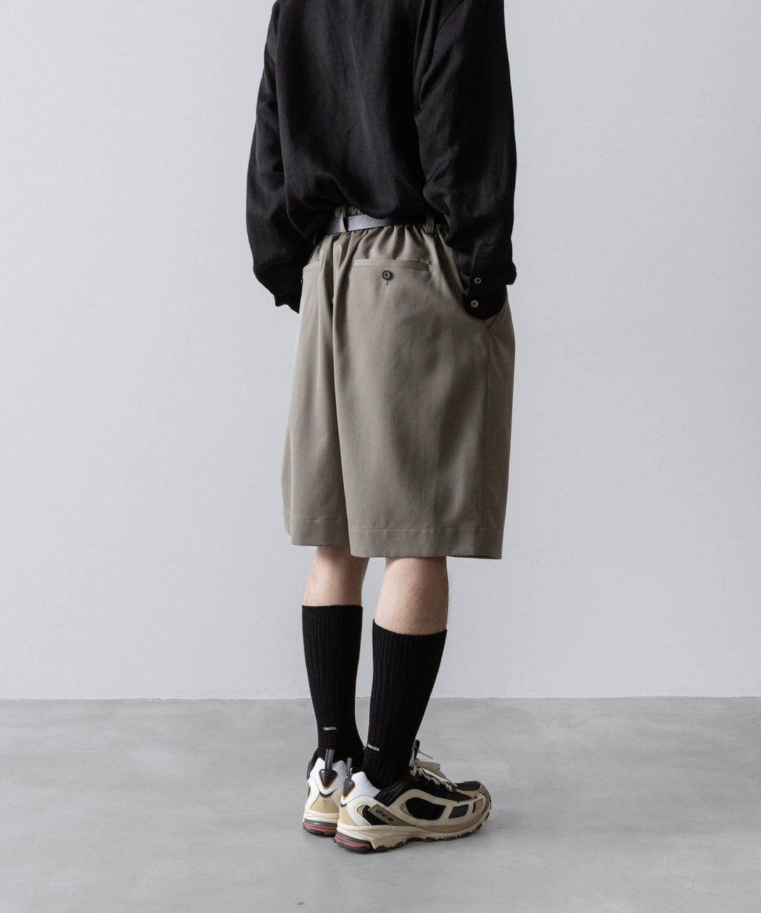ssstein(シュタイン)の WIDE EASY SHORT TROUSERS(2/90 WOOL GABARDINE) - TAUPE BEIGEの公式通販サイトsession福岡セレクトショップ