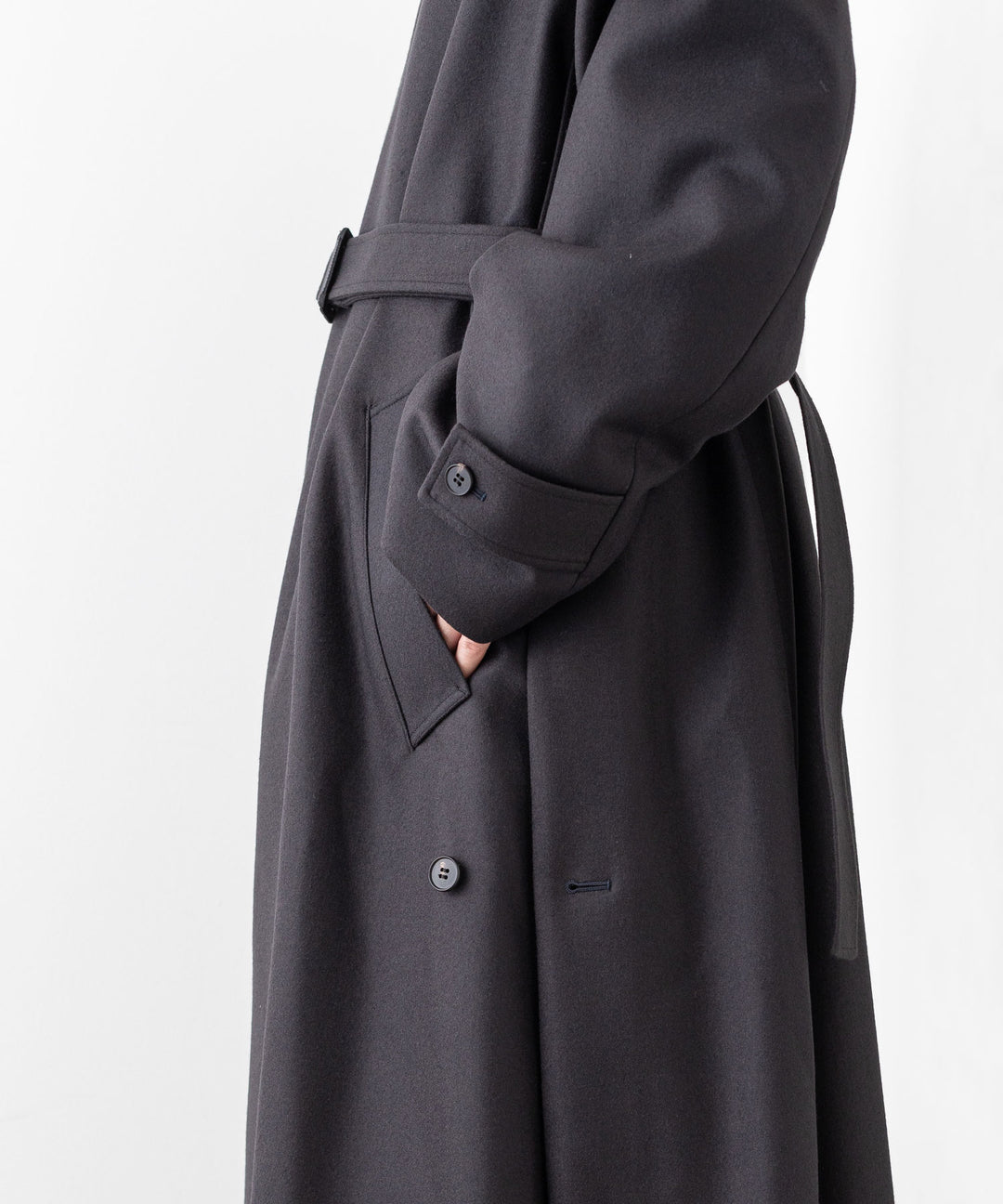 stein(シュタイン)の23AWコレクションOVERSIZED LAYERED SINGLE COATのDARK CHARCOAL