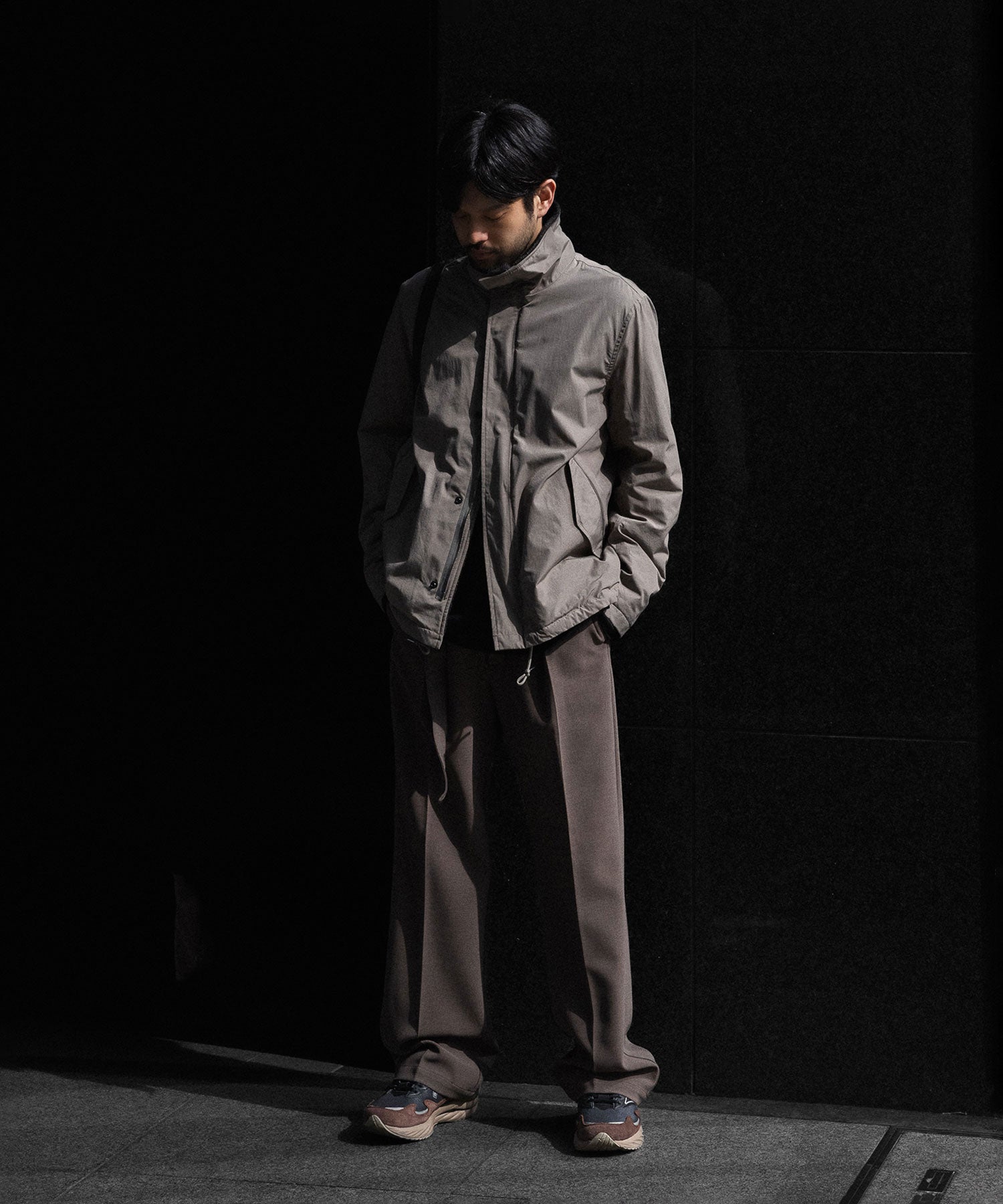 ATTACHMENT アタッチメントのPE STRETCH DOUBLE CLOTH BELTED STRAIGHT TROUSERS - D.KH GRAYの公式通販サイトsession福岡セレクトショップ