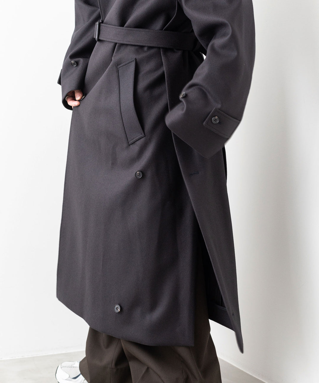stein(シュタイン)の23AWコレクションOVERSIZED LAYERED SINGLE COATのDARK CHARCOAL