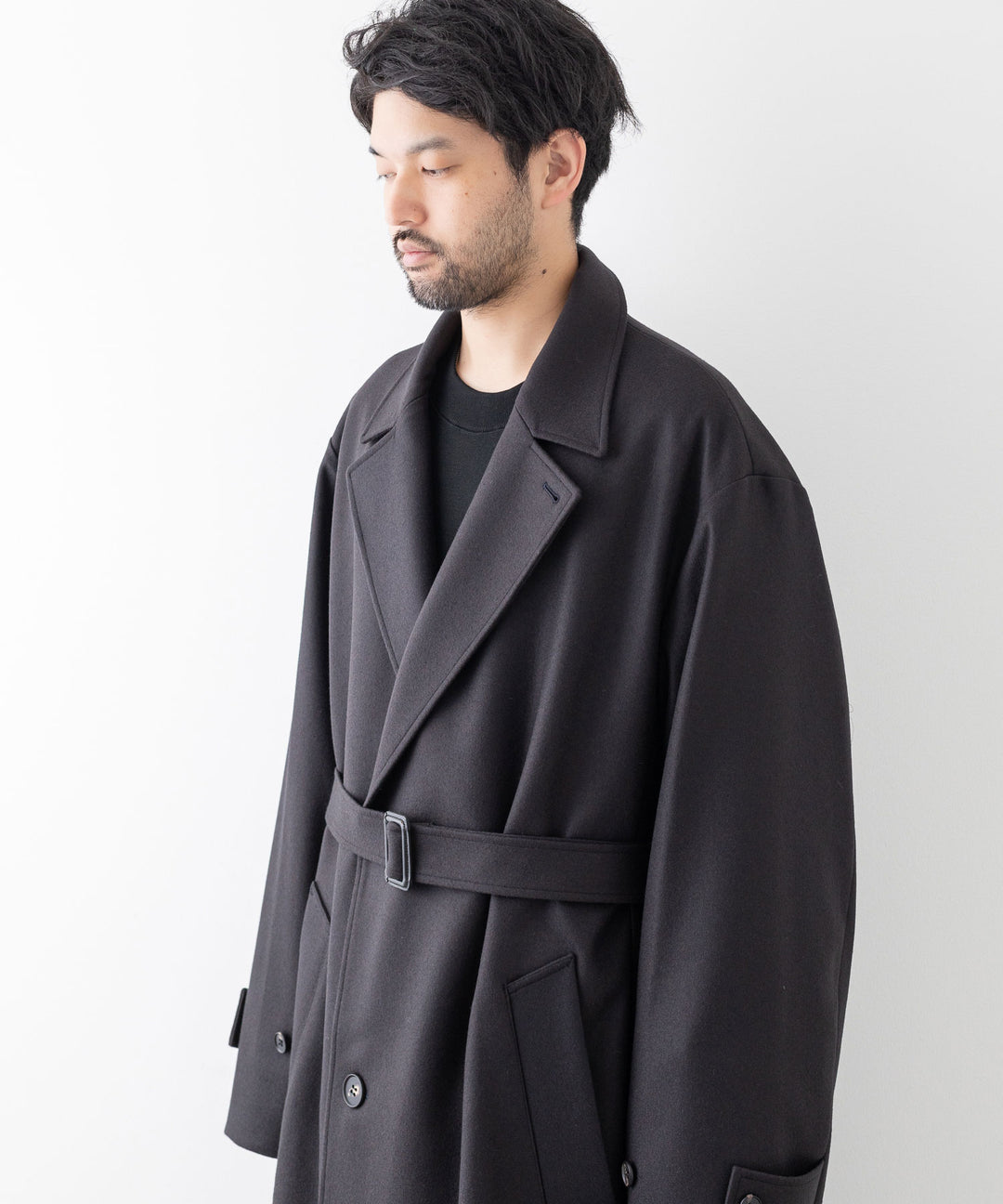 stein(シュタイン)の23AWコレクションOVERSIZED LAYERED SINGLE COATのDARK CHARCOAL
