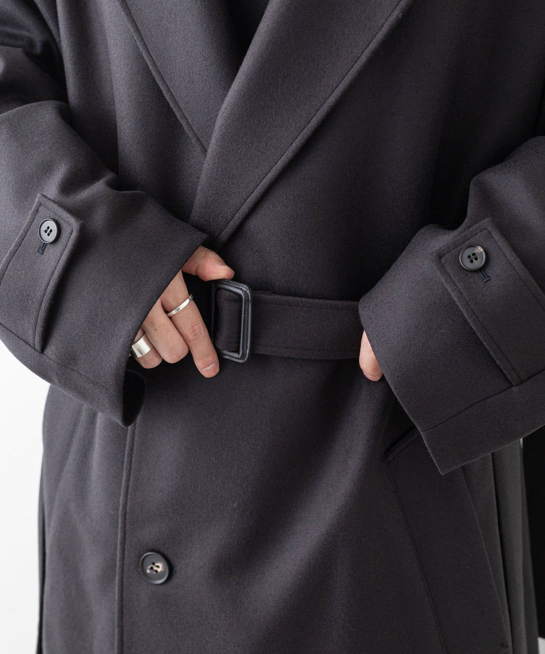 stein(シュタイン)の23AWコレクションOVERSIZED LAYERED SINGLE COATのDARK CHARCOAL