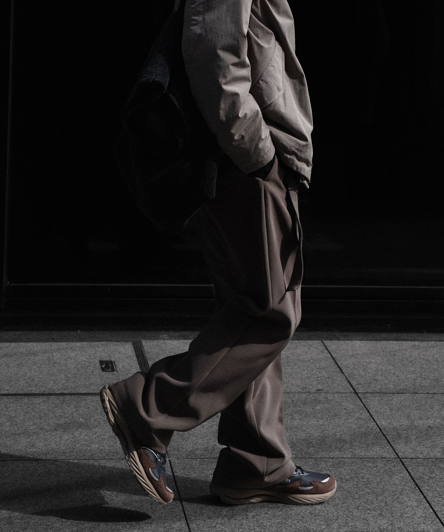 ATTACHMENT アタッチメントのPE STRETCH DOUBLE CLOTH BELTED STRAIGHT TROUSERS - D.KH GRAYの公式通販サイトsession福岡セレクトショップ