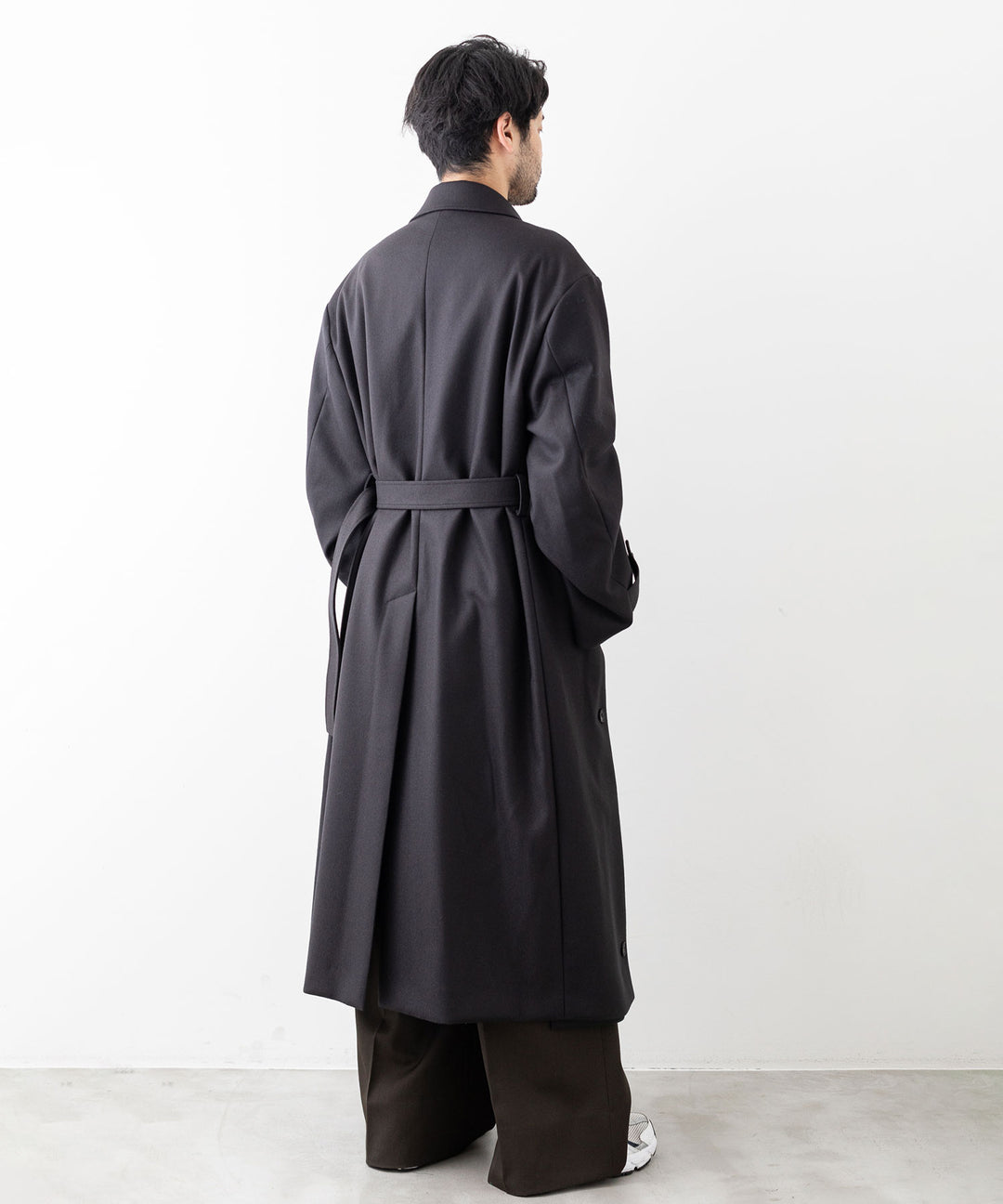 stein(シュタイン)の23AWコレクションOVERSIZED LAYERED SINGLE COATのDARK CHARCOAL