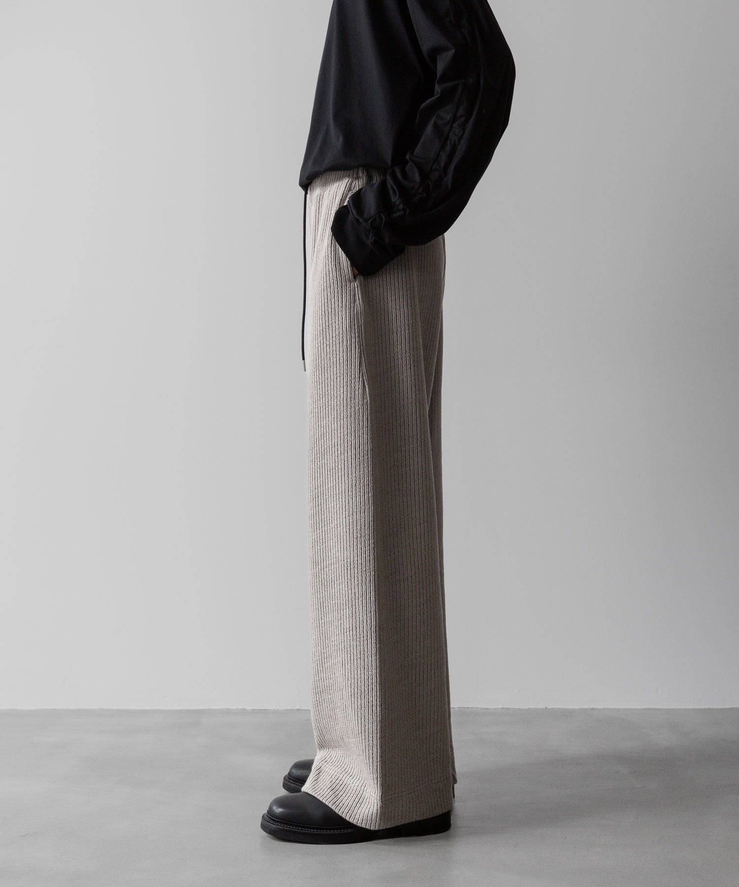 VEIN ヴェインのWO/PE QUARTER GAUGE KNIT EASY WIDE TROUSERS - X.OFF WHITEの公式通販サイトsession福岡セレクトショップ