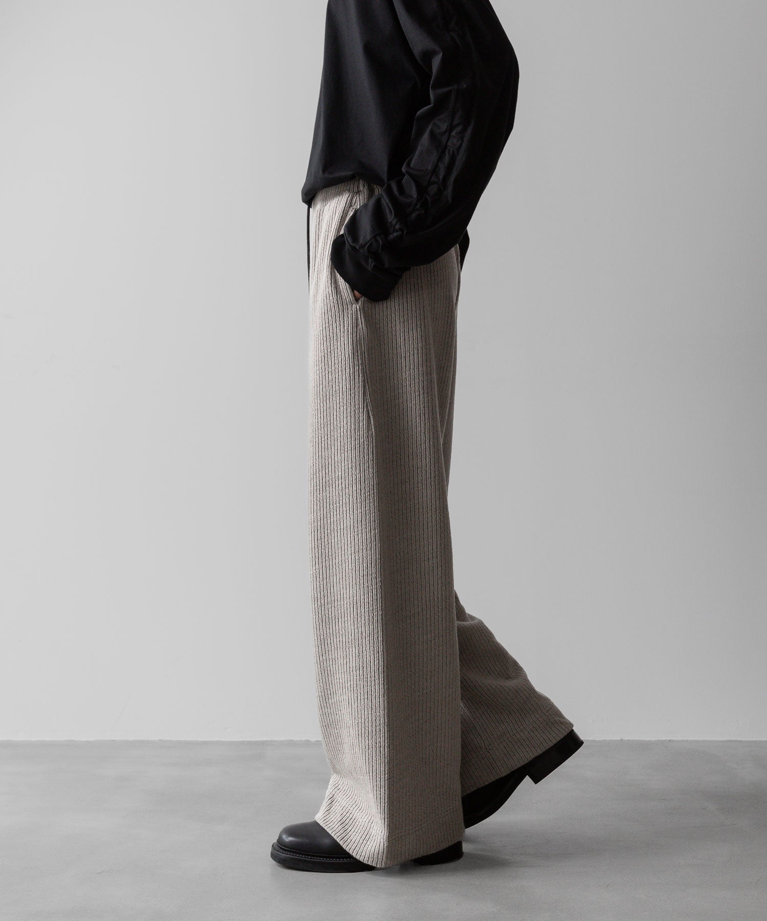 VEIN ヴェインのWO/PE QUARTER GAUGE KNIT EASY WIDE TROUSERS - X.OFF WHITEの公式通販サイトsession福岡セレクトショップ