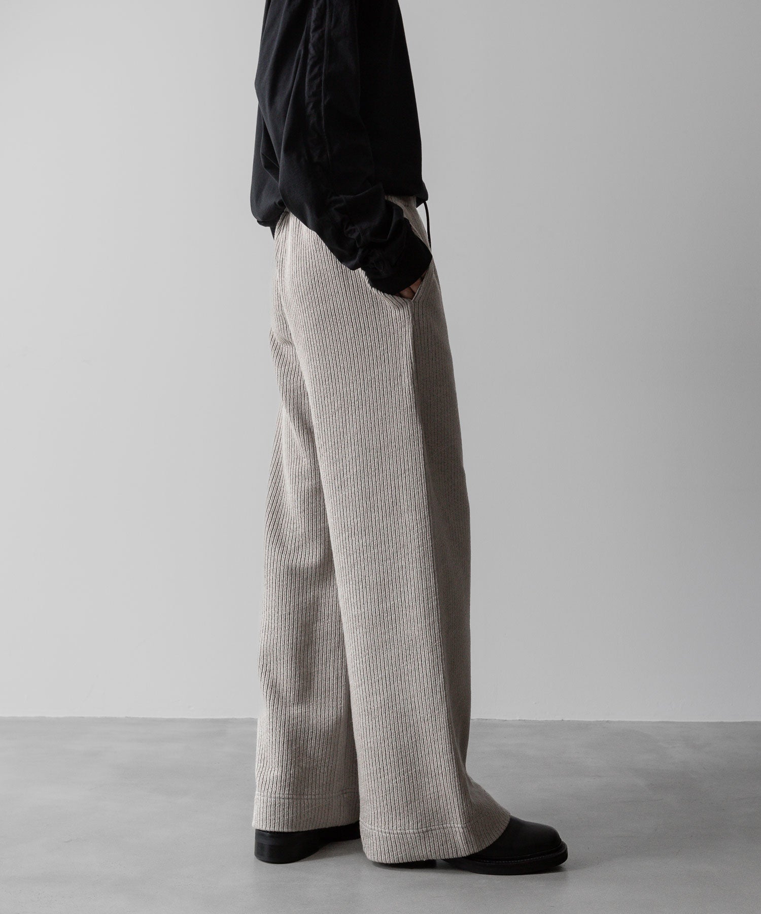 VEIN ヴェインのWO/PE QUARTER GAUGE KNIT EASY WIDE TROUSERS - X.OFF WHITEの公式通販サイトsession福岡セレクトショップ