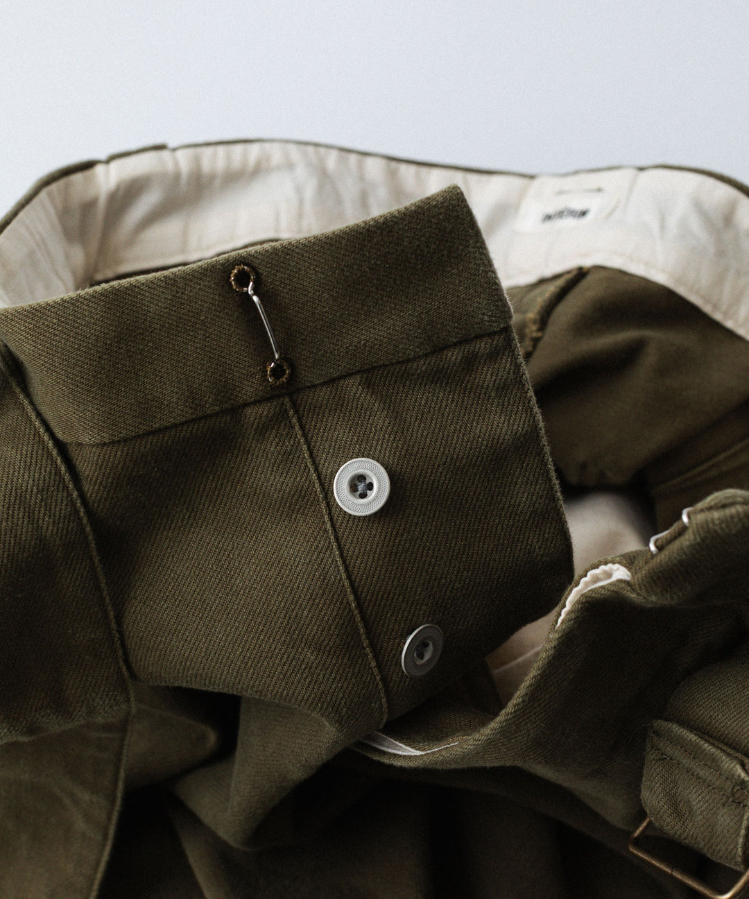 【INTÉRIM】   HEAVY PIMA TWILL  BELTED MIL BAGGY TROUSER - ARMY GREEN
