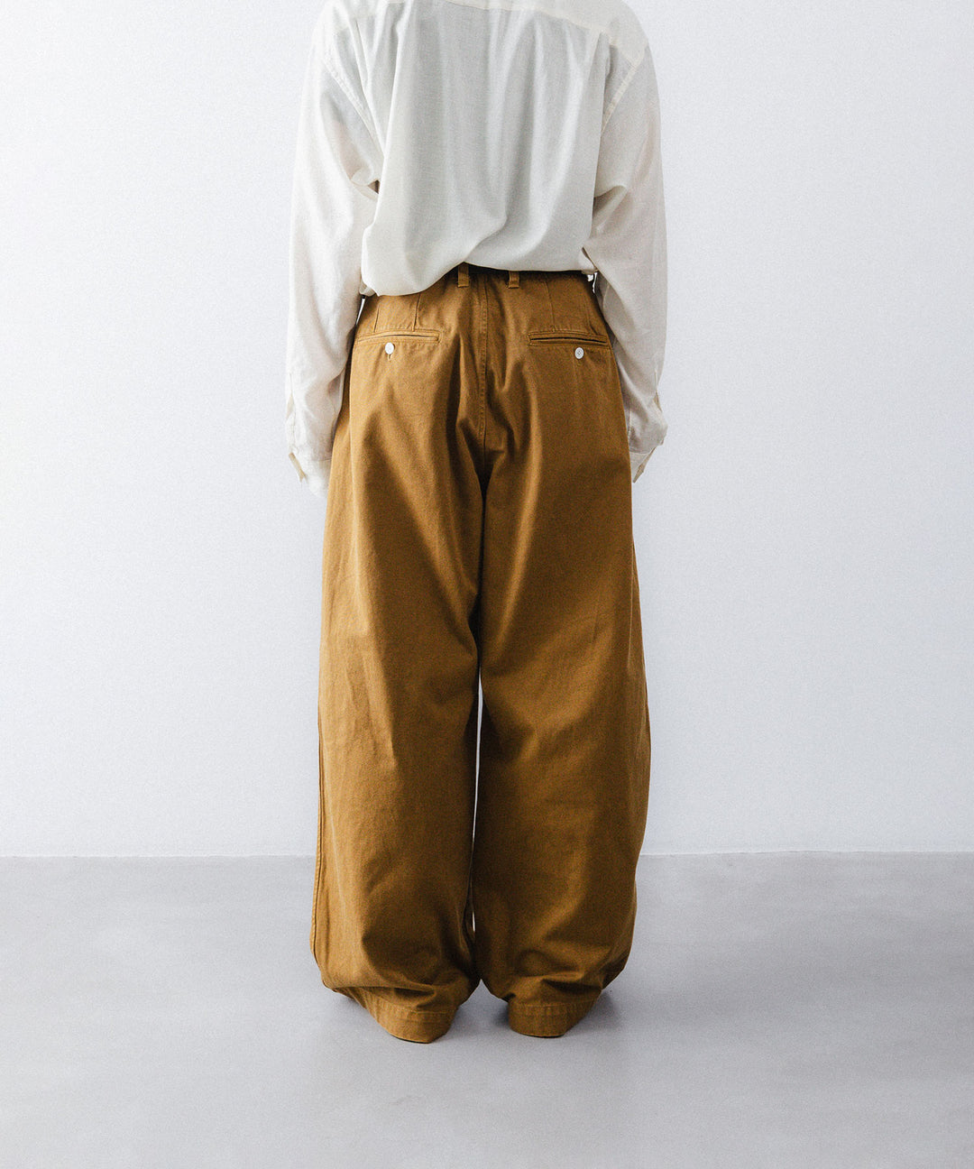 【concause】 WIDE WORK TROUSERS - CAMEL