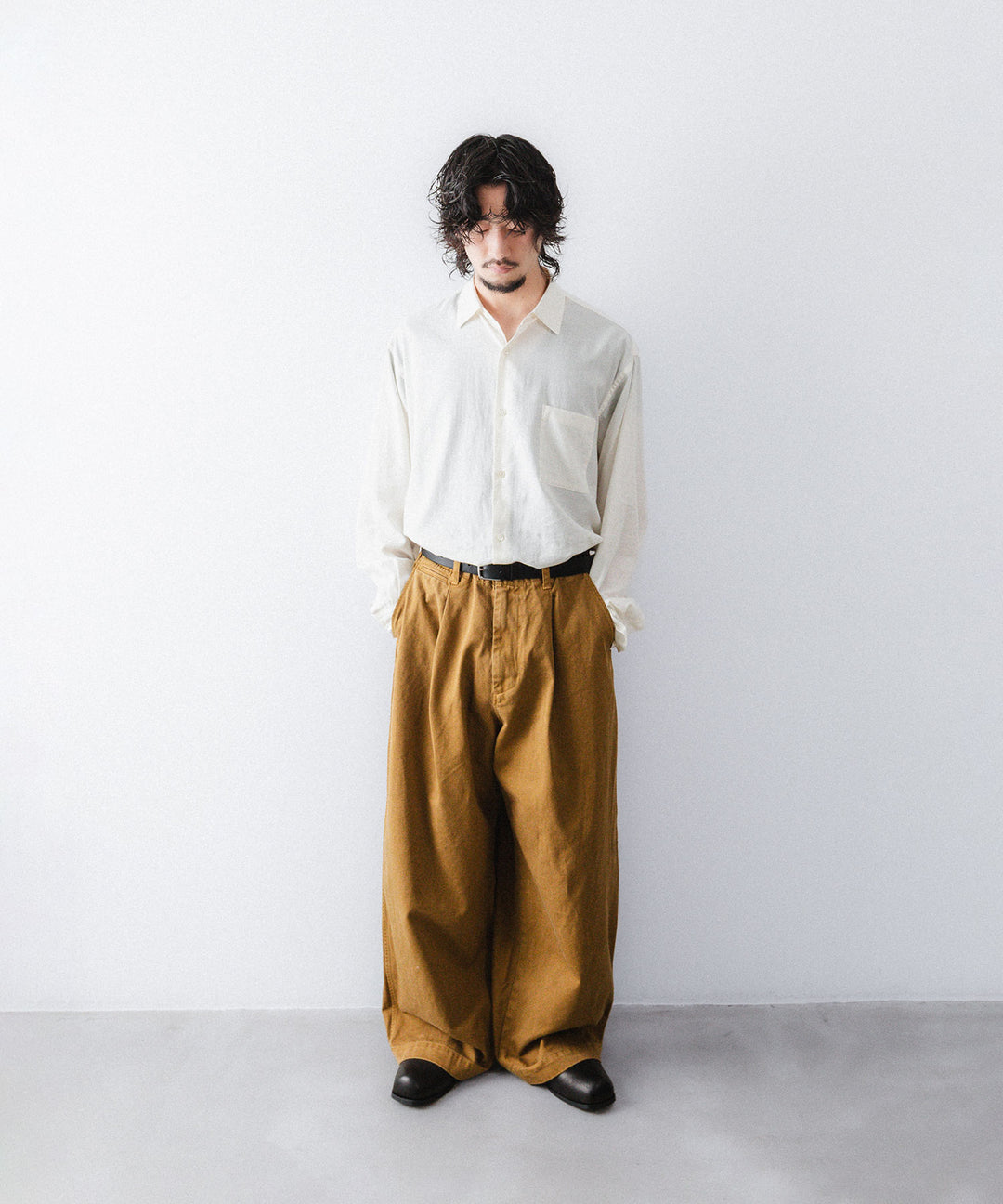 【concause】 WIDE WORK TROUSERS - CAMEL