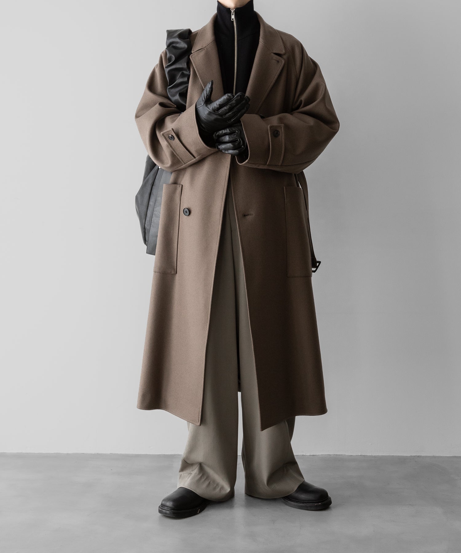 stein(シュタイン)の24AWコレクション OVERSIZED POCKET COAT - DARK GREIGE 公式通販サイトsession福岡セレクトショップ