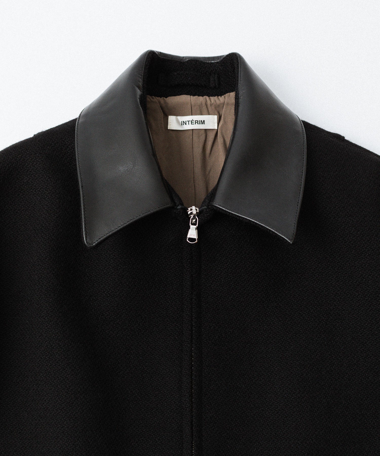INTÉRIM - インテリムの HEAVY PURE WOOL NATTÉ WEAVE DEAD STOCK LEATHER COLLAR HARRINGTON JACKETのBLACK公式通販サイトsession福岡セレクトショップ