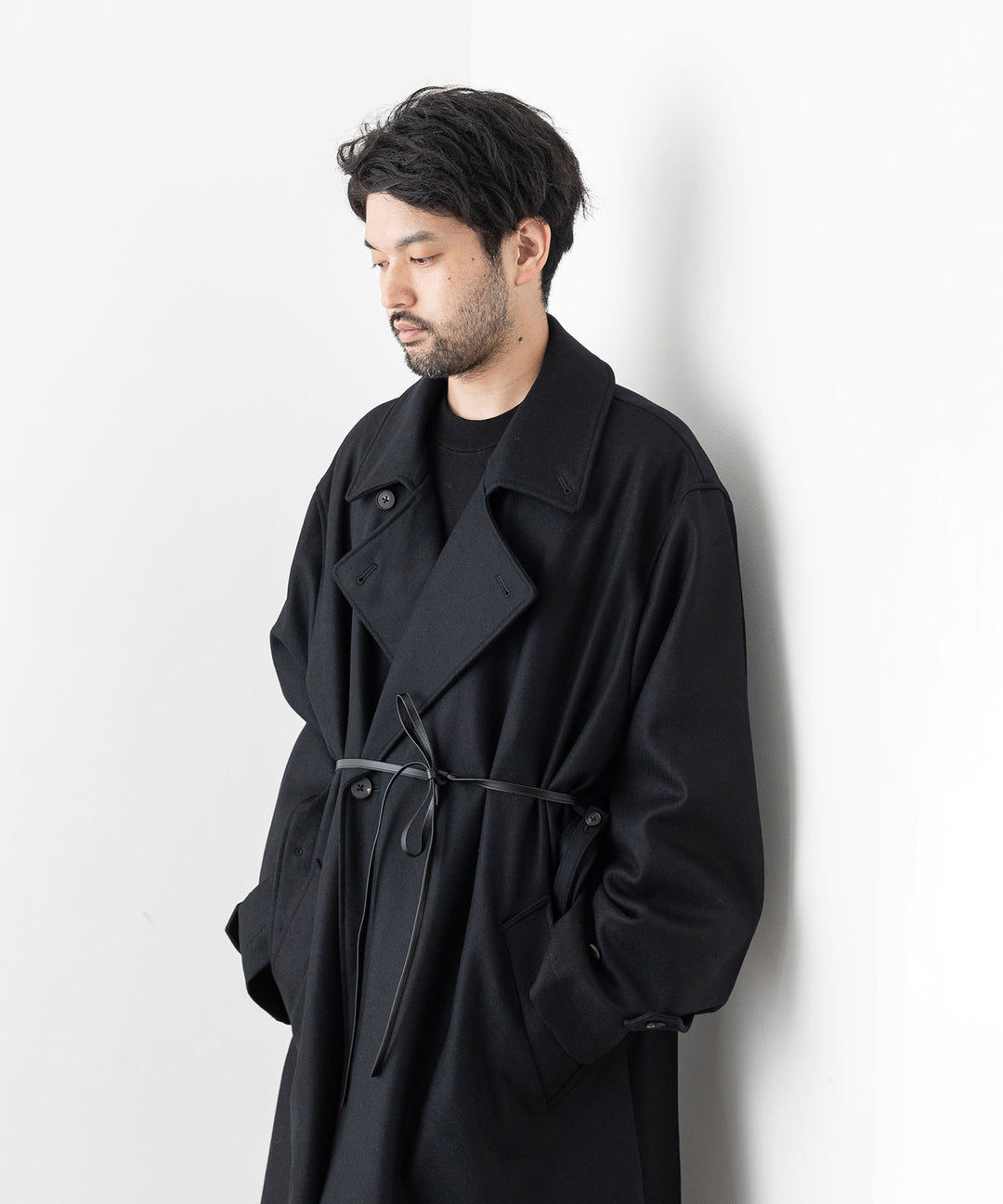 stein(シュタイン)の23AWコレクションのOVERESIZED DOUBLE BREASTED COATのBLACK