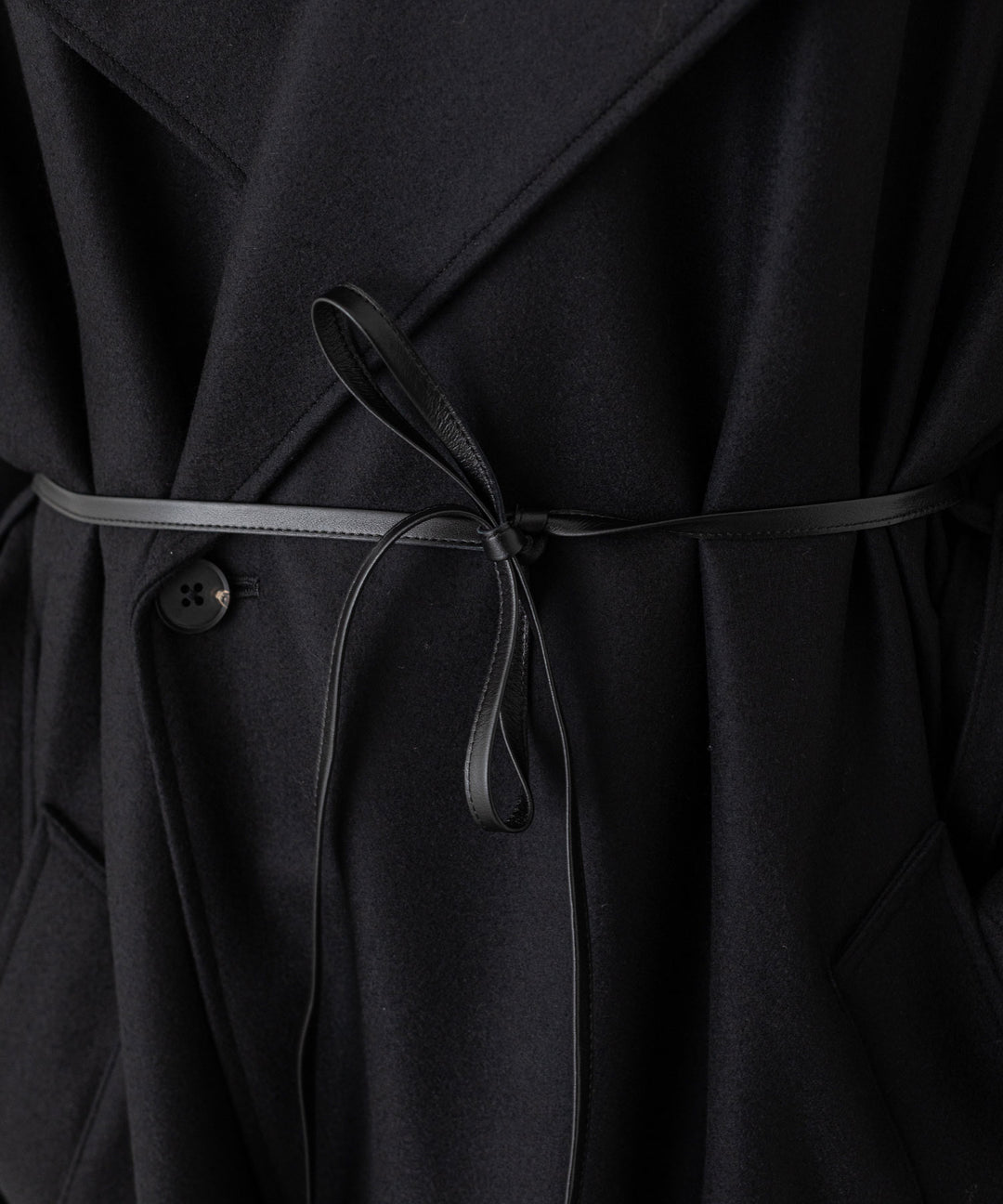 stein(シュタイン)の23AWコレクションのOVERESIZED DOUBLE BREASTED COATのBLACK