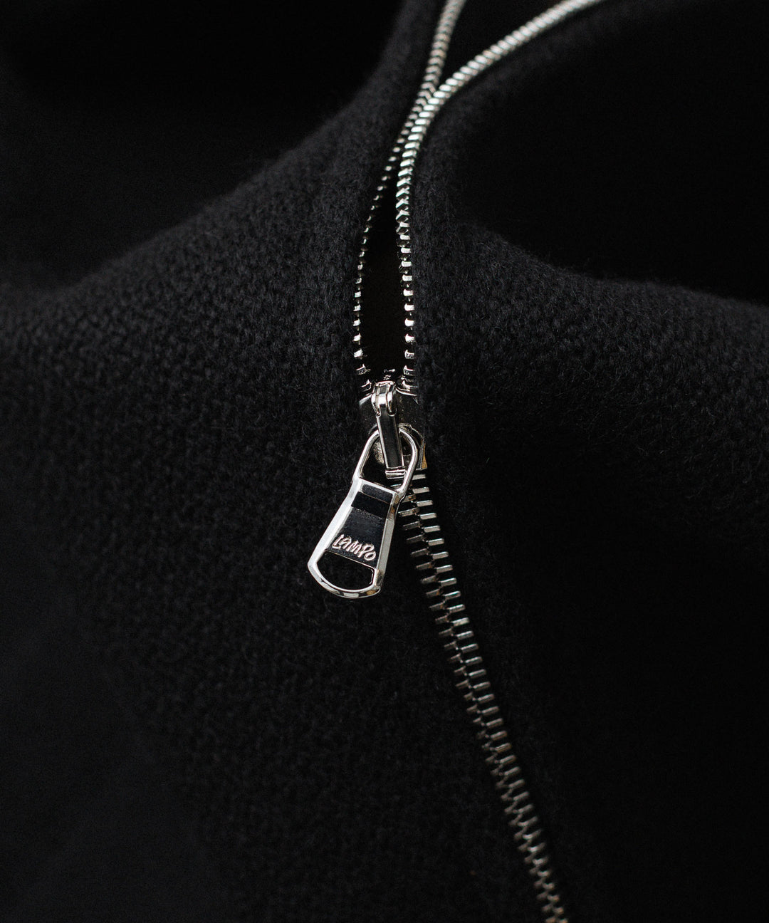 【INTÉRIM】 HEAVY PURE WOOL NATTÉ WEAVE DEAD STOCK LEATHER COLLAR HARRINGTON JACKET - BLACK