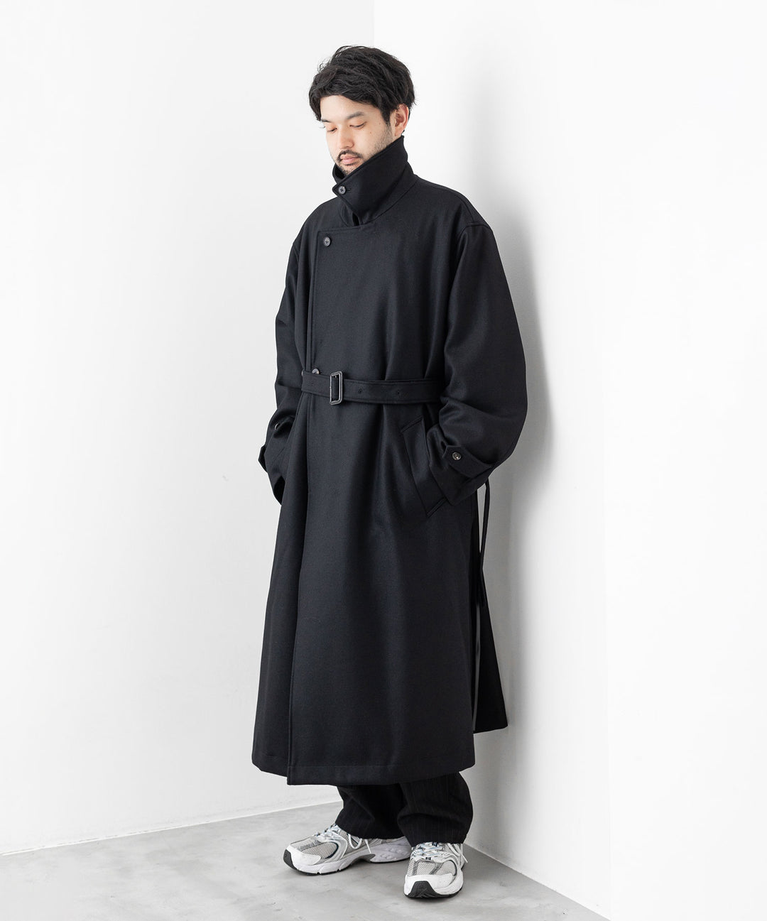 stein(シュタイン)の23AWコレクションのOVERESIZED DOUBLE BREASTED COATのBLACK