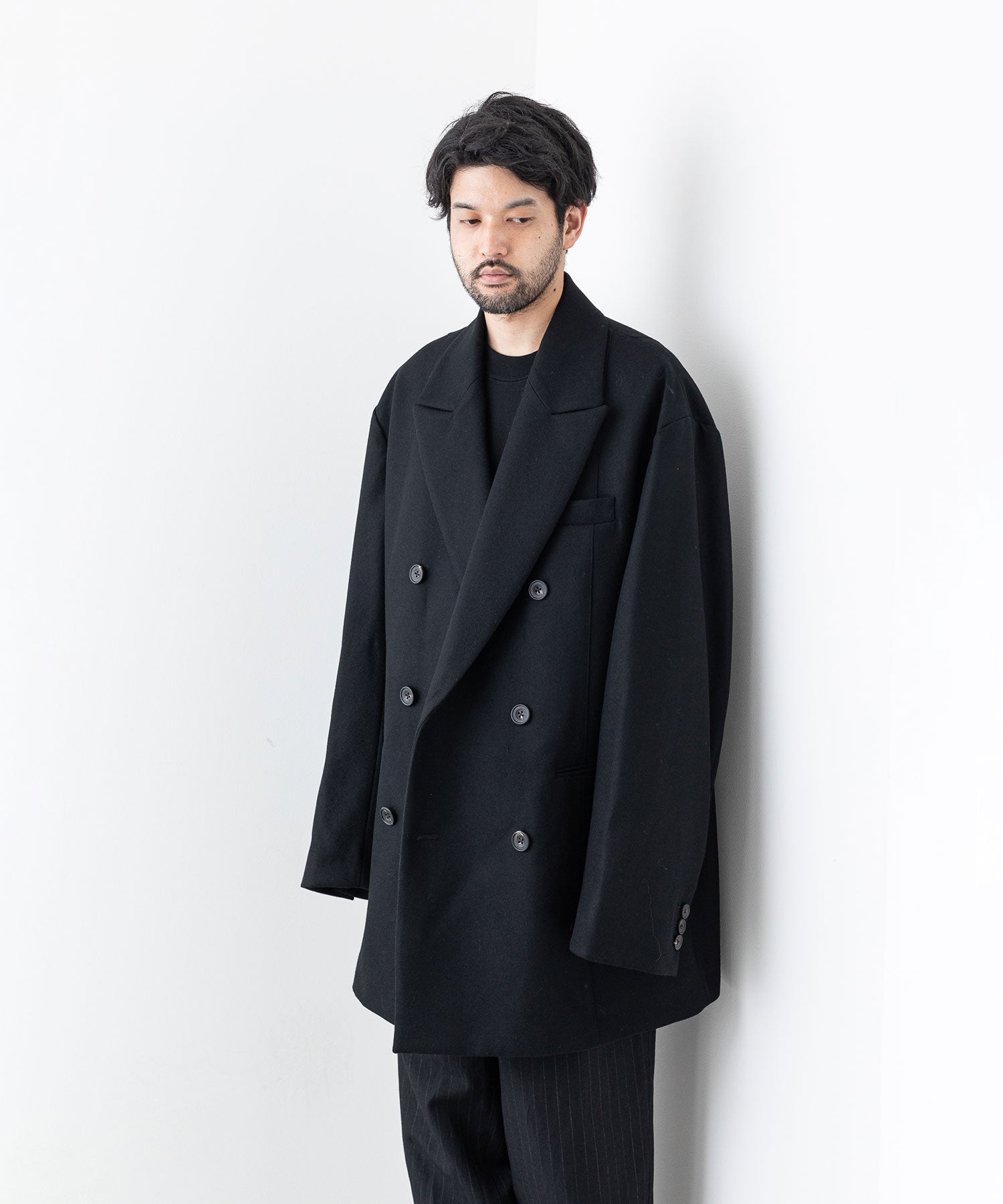 stein(シュタイン)の23AWコレクションEXTRA OVERSIZED DOUBLE BREASTED JACKETのBLACK