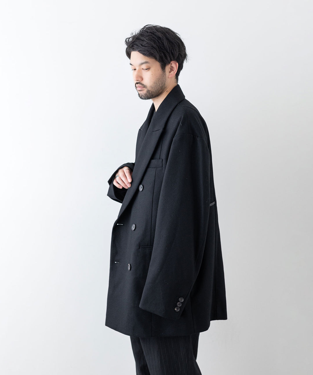 stein(シュタイン)の23AWコレクションEXTRA OVERSIZED DOUBLE BREASTED JACKETのBLACK