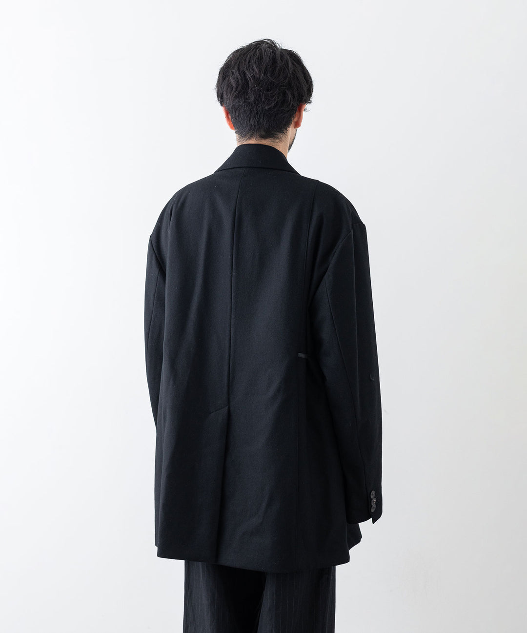 stein(シュタイン)の23AWコレクションEXTRA OVERSIZED DOUBLE BREASTED JACKETのBLACK