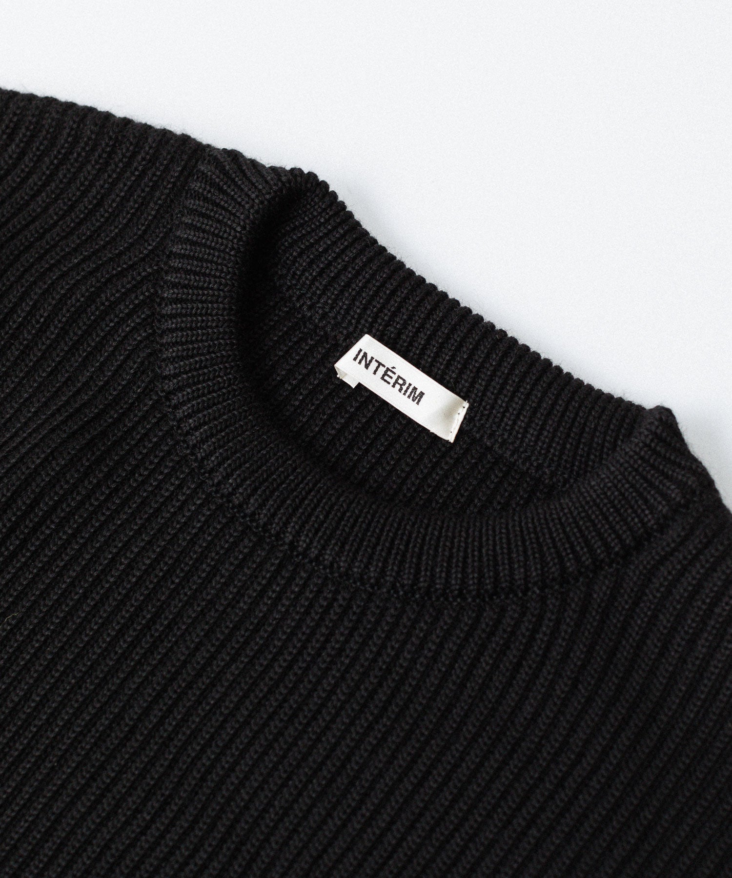 INTÉRIM - インテリムのWOOL SILK CASHMERE DEAD STOCK YARN DOUBLE RIB CREW SWEATERのBLACK