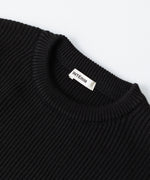 画像をギャラリービューアに読み込む, INTÉRIM - インテリムのWOOL SILK CASHMERE DEAD STOCK YARN DOUBLE RIB CREW SWEATERのBLACK
