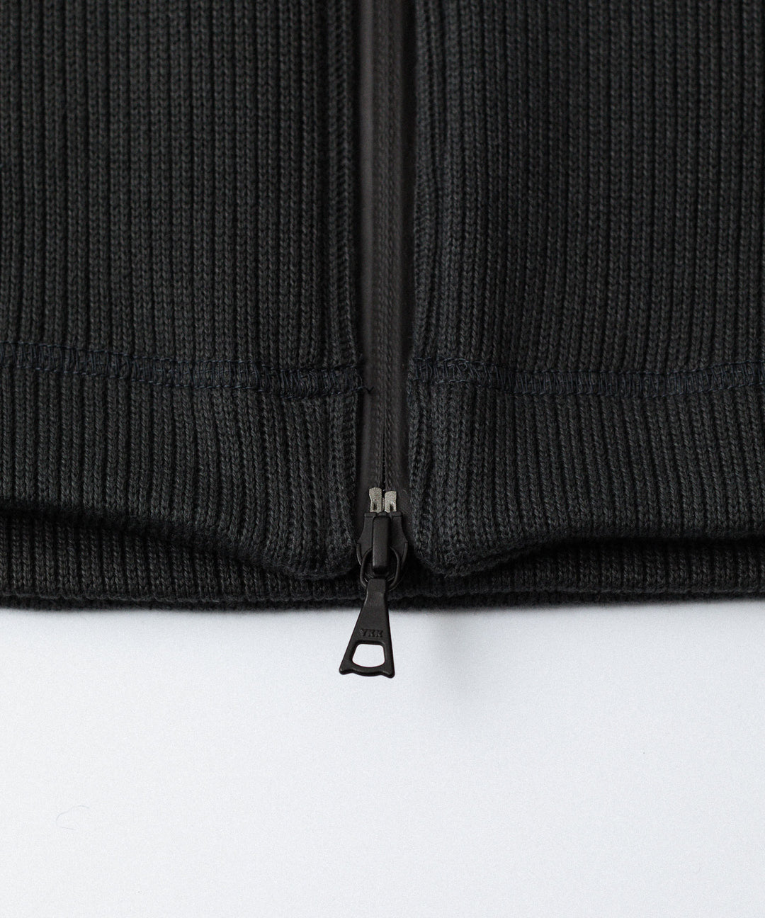 OPPOSE DUALITY-オポーズデュアリティのNO COLLAR RIB ZIP TOPのBLACK公式通販サイトsession福岡セレクトショップ