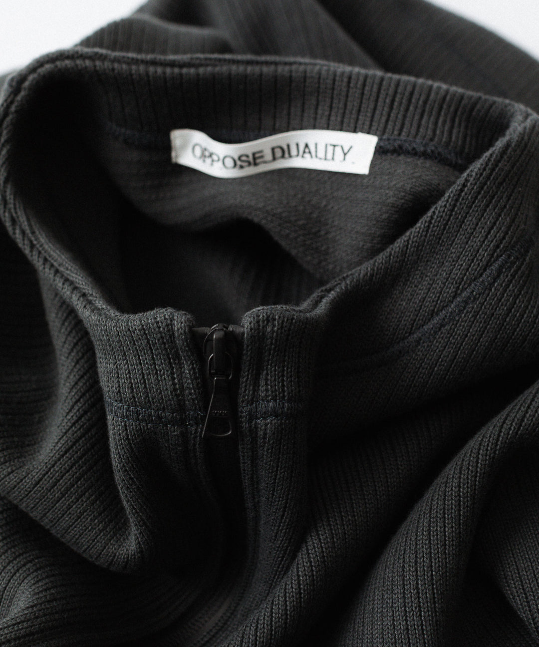 OPPOSE DUALITY-オポーズデュアリティのNO COLLAR RIB ZIP TOPのBLACK公式通販サイトsession福岡セレクトショップ