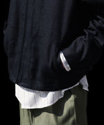 画像をギャラリービューアに読み込む, INTÉRIM - インテリムのSILK LINEN HYPER BIG SHORT DRIZZLER JACKETのBLACK公式通販サイトsession福岡セレクトショップ
