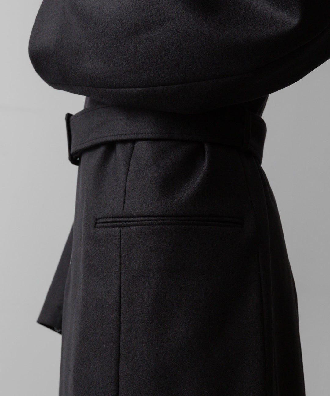 ssstein(シュタイン)の24AWコレクション OVERSIZED MAXI-LENGTH PEAKED LAPEL COAT - DARK CHARCOAL 公式通販サイトsession福岡セレクトショップ