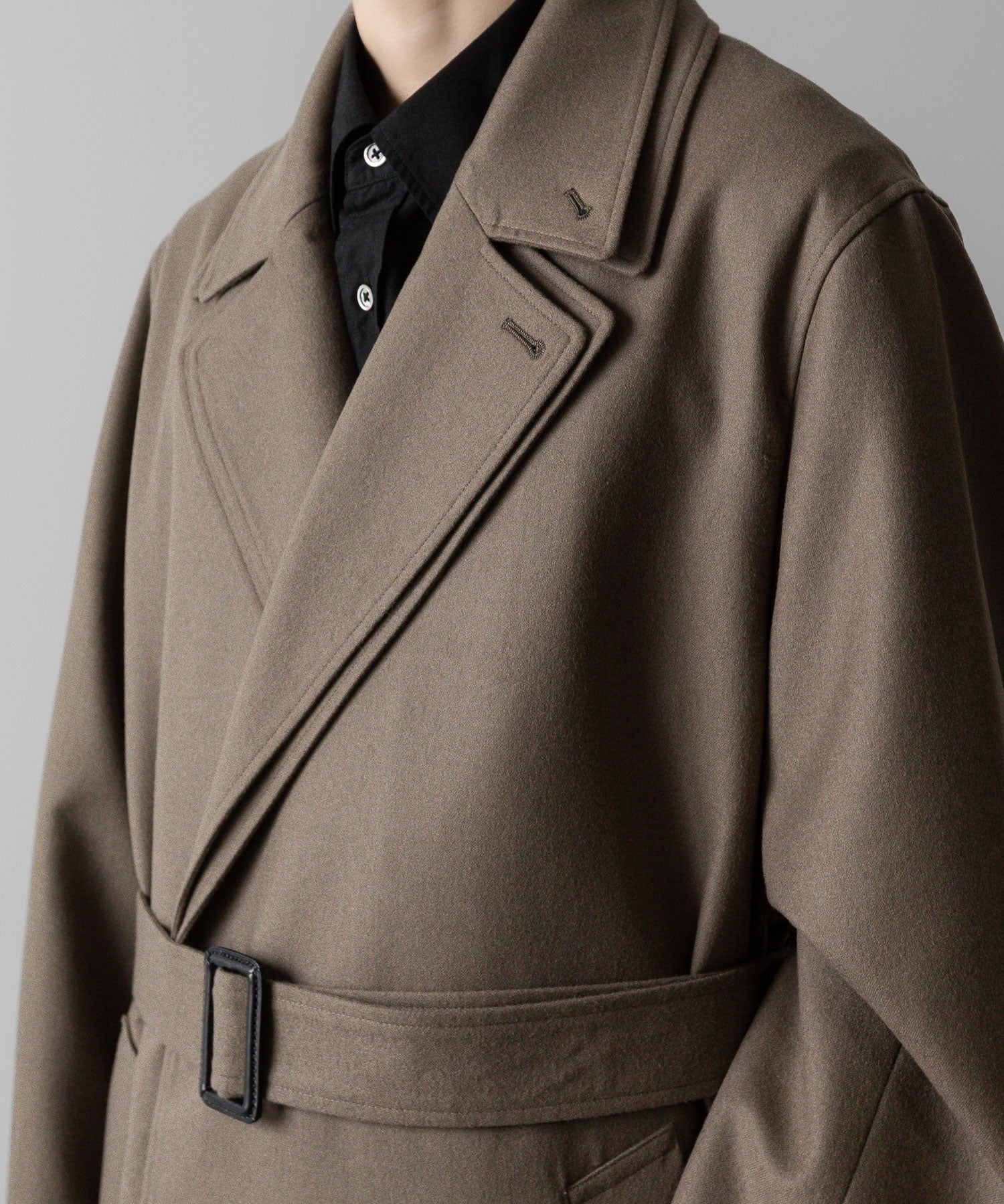 ssstein(シュタイン)の24AWコレクション OVERSIZED DOCKING DOUBLE BREASTED COAT - DARK BEIGE 公式通販サイトsession福岡セレクトショップ