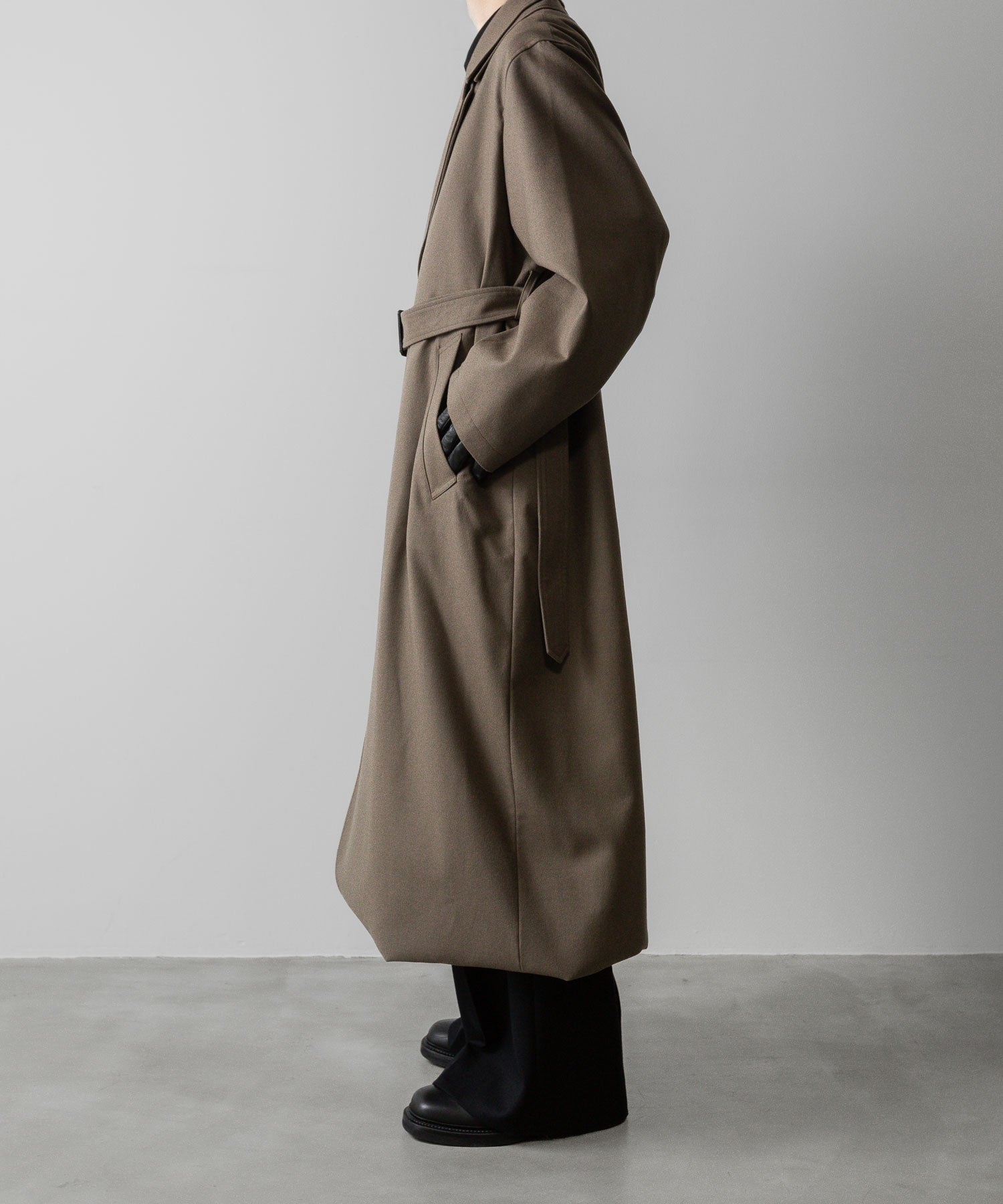 ssstein(シュタイン)の24AWコレクション OVERSIZED DOCKING DOUBLE BREASTED COAT - DARK BEIGE 公式通販サイトsession福岡セレクトショップ